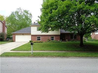 8910 Ellington Dr photo 1