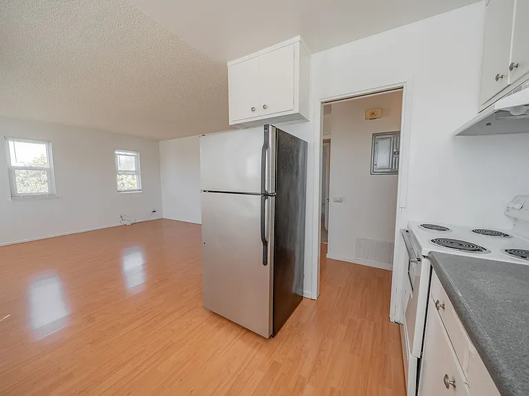 1467 Russell Street — Photo 5