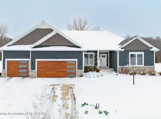 6077 Sleepy Hollow Ln, East Lansing, MI 48823