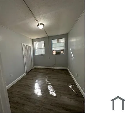 239 Claude St — Photo 26