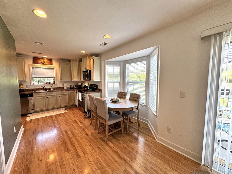 418 Amaryllis Ln — Photo 10
