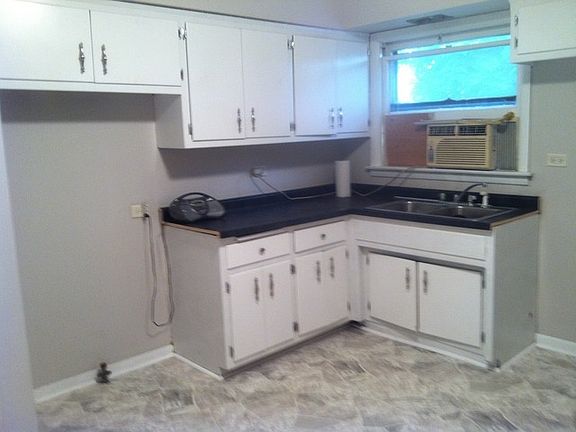 4th image of 13515 Chatham St