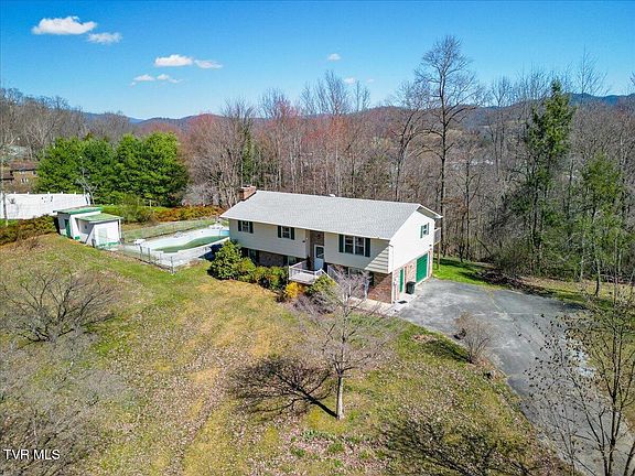 2nd image of 134 Independence Ln
