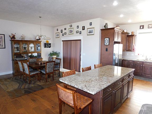 5th image of 17294 Maple River Ct