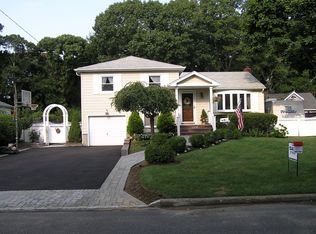 126 Weaver Rd, West Sayville, NY 11796