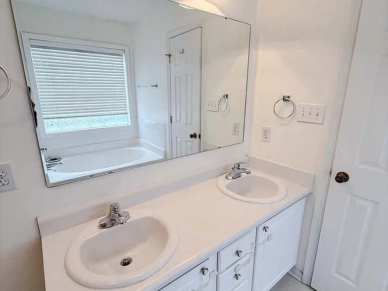7704 Redwood Ave — Photo 12