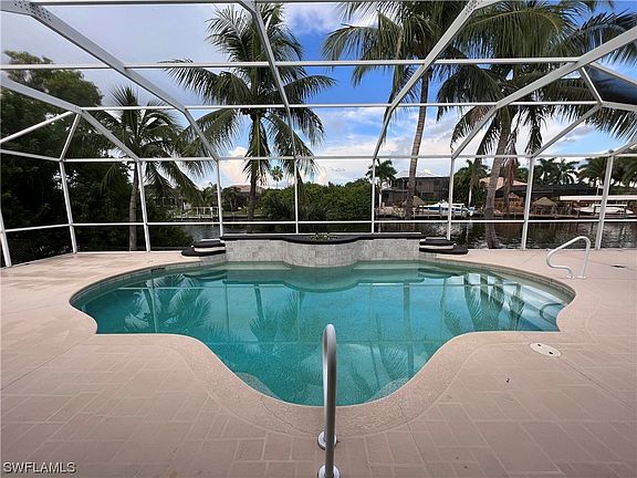 3rd image of 2737 SW 28th Ave