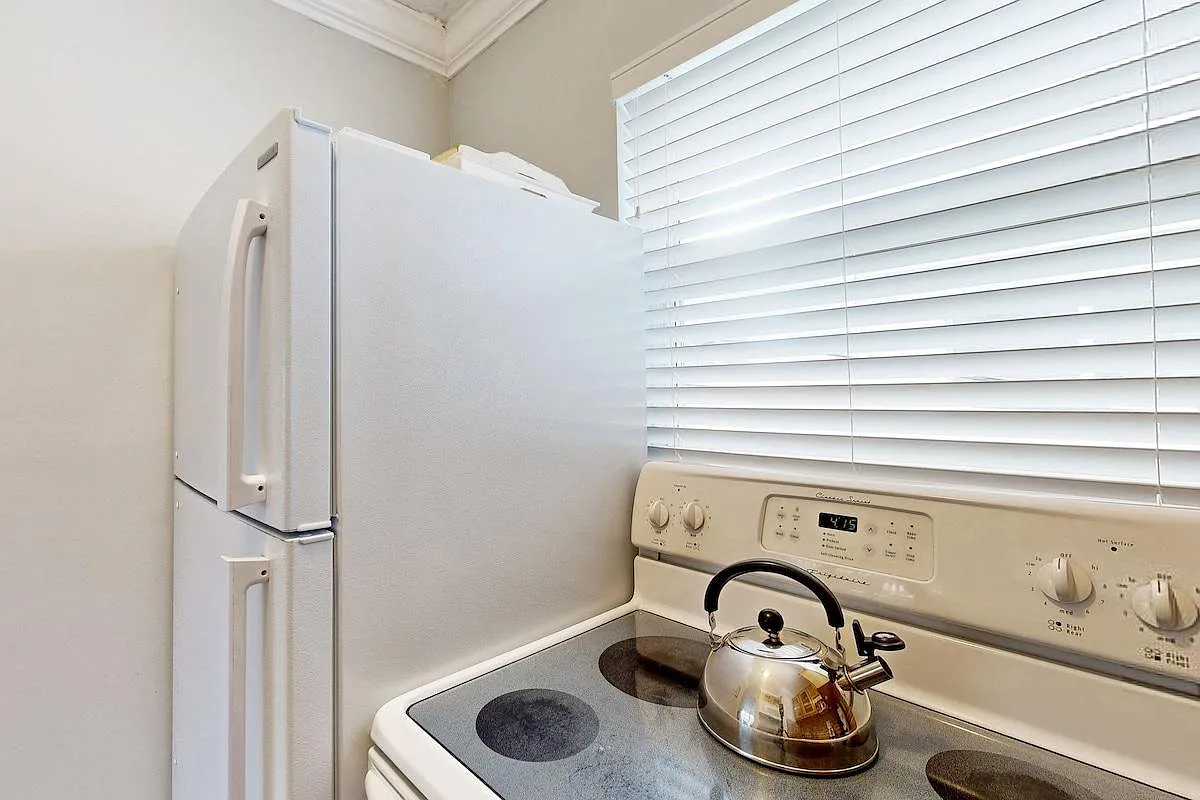 1 bed, 1.0 bath, 465 sqft, $1,728 — Photo 3