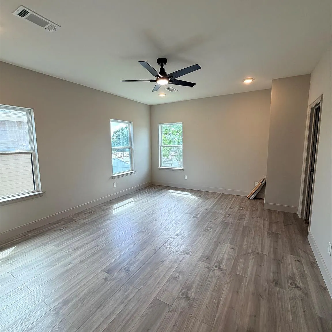 3 bed, 2.5 bath, 1724 sqft, $1,795 — Photo 3