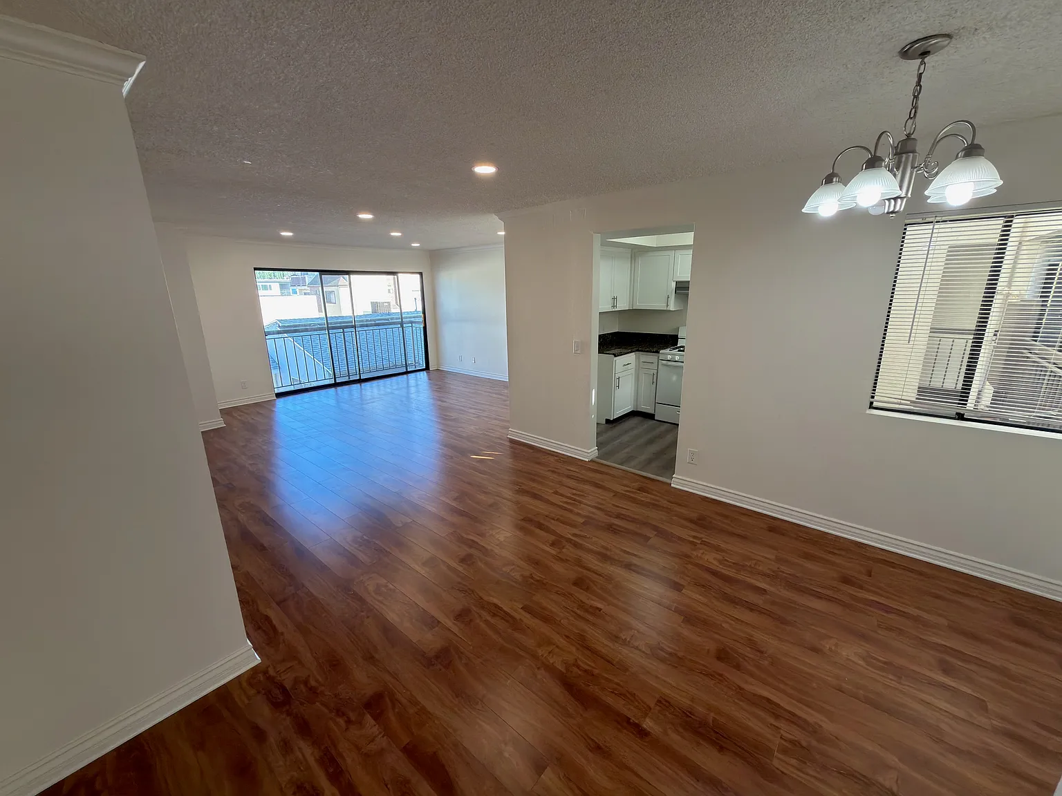 814 E Windsor Rd — Photo 3