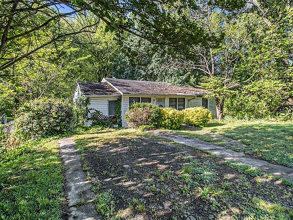 2nd image of 2472 Perry Blvd NW