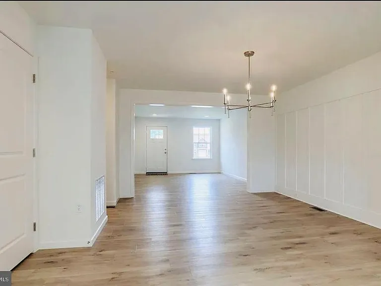 236 Highland Ct — Photo 3