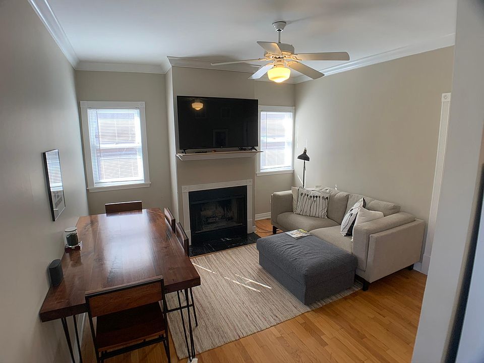 Livingroom with a fireplace and hardwood floors.