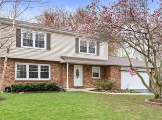 434 Carriage Hill Rd, Naperville, IL 60565