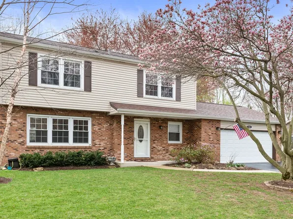 434 Carriage Hill Rd, Naperville, IL 60565