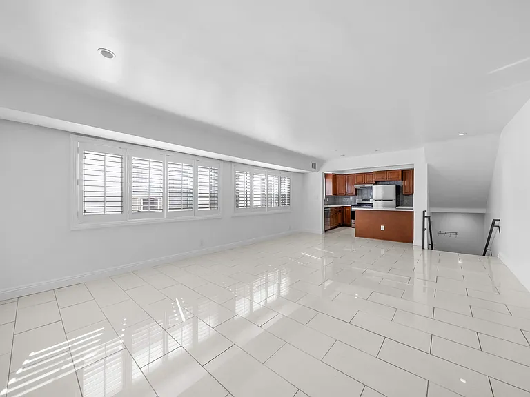 148 S Reeves Dr #4 — Photo 1