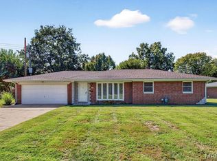 2 Winchester Dr, Belleville, IL