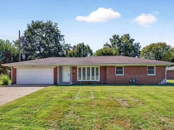2 Winchester Dr, Belleville, IL 62223
