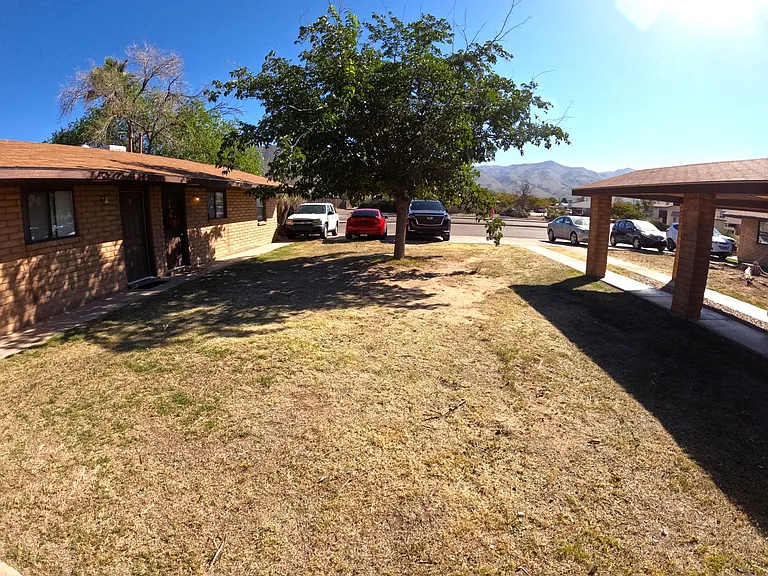 2509-2511 Pecan Dr — Photo 17