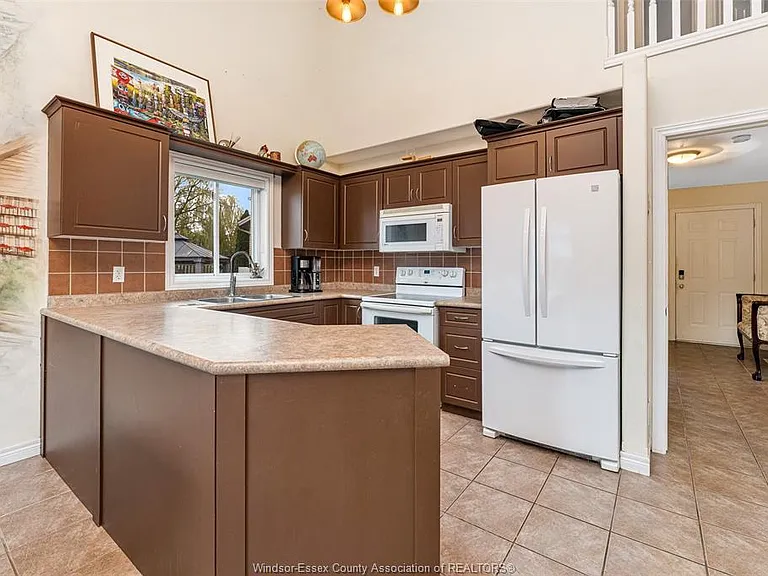 11460 Timber Bay Cres — Photo 12