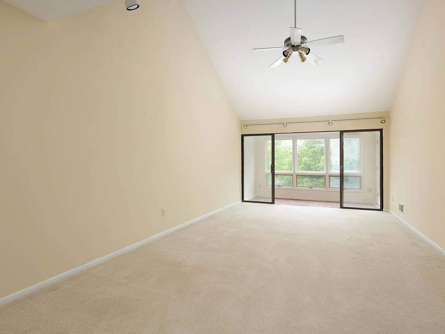 2 bed, 1250 sqft, $2,900 — Photo 4