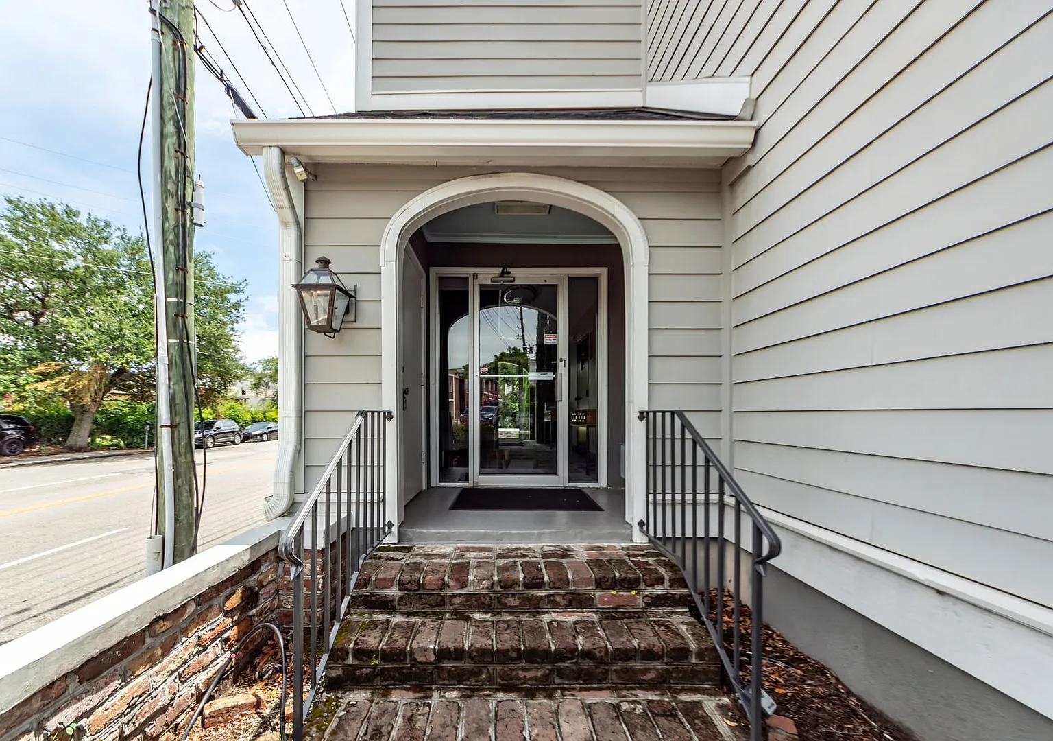 1 Bedroom, 1 Bathroom Condo in Downtown Charleston - Charleston — Photo 2