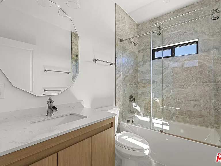 824 N Orange Grove Ave — Photo 20