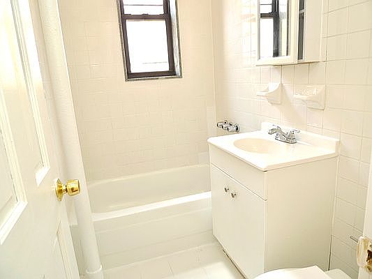 4th image of 34-20 32nd St #8G