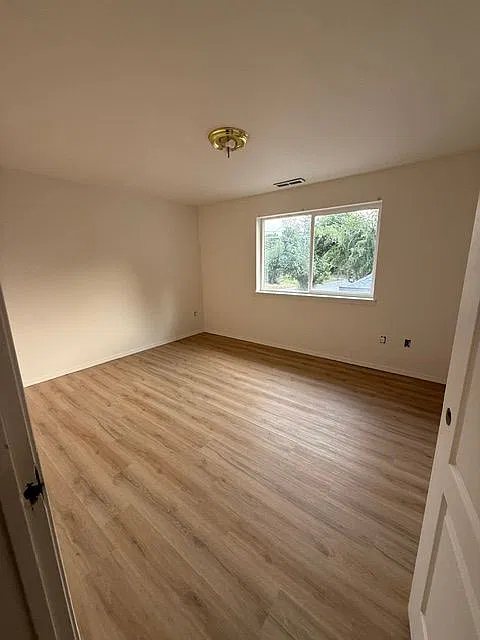 3 bed, 1376 sqft, $1,995 — Photo 3