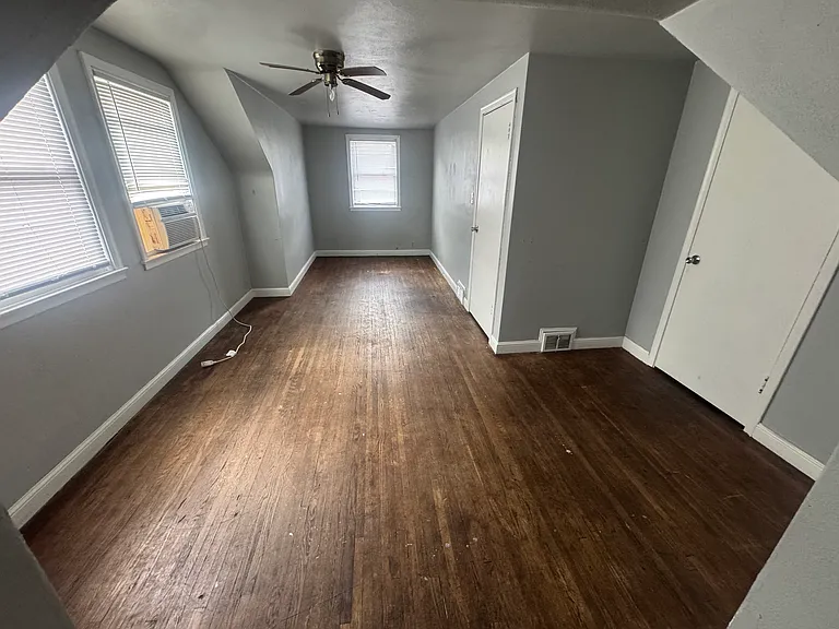 219 Lexington Pkwy N — Photo 10