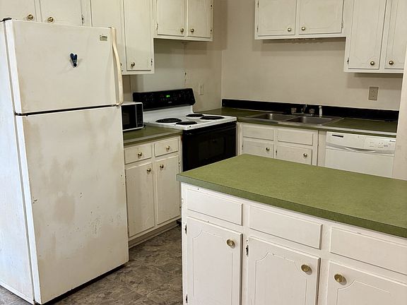 2nd image of 370 Wallace Rd APT C9