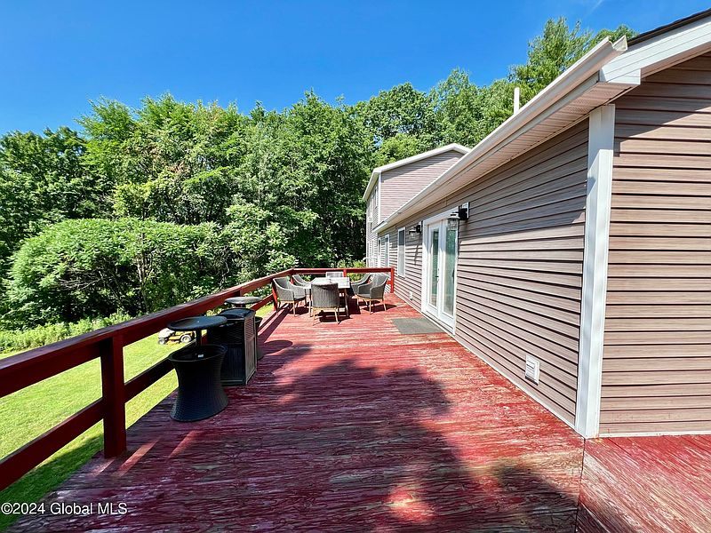 3rd image of 160 Mountain View Way