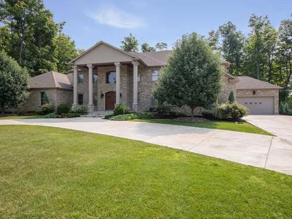 9737 Cobblestone Dr, Clarence, NY 14031