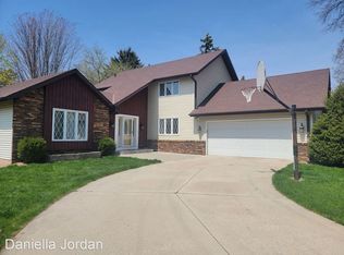 11 S Sunnyslope Ct, Appleton, WI 54914