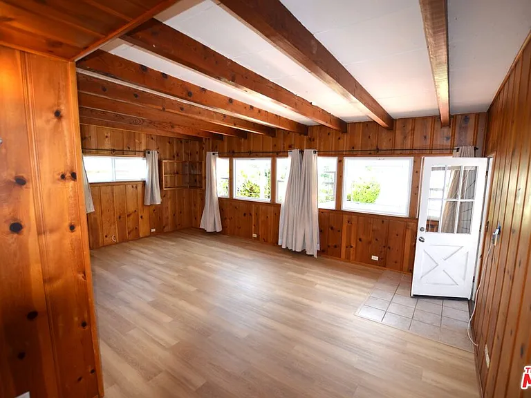 2729 N Brighton St — Photo 13