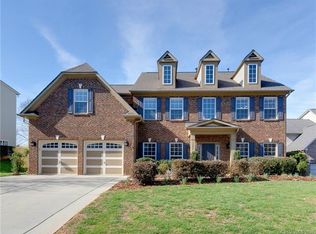 1806 Robbins Meadows Dr, Waxhaw, NC 28173