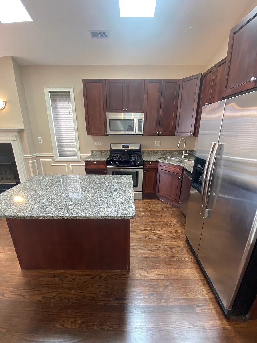 Building Photo - 6330 S Ingleside Ave #3