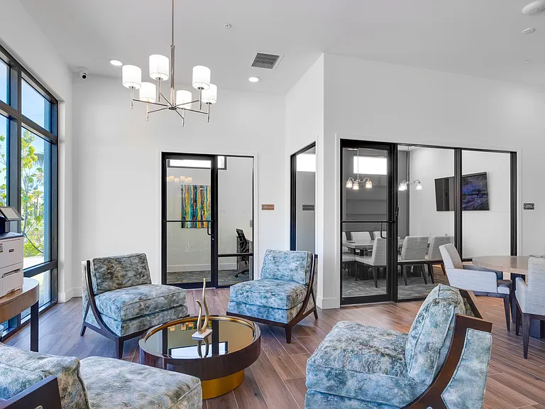 Imperial Crossing Luxury Apartment Homes community clubhouse seating area.