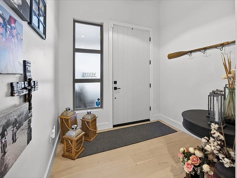4718 E Goldstone Dr — Photo 4