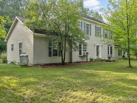 2nd image of 4540 N Evergreen Dr