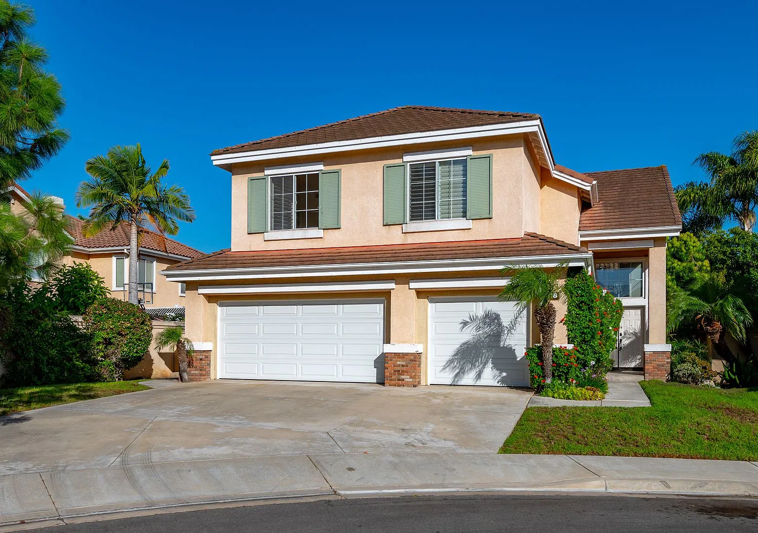 4bd/3ba/3 Garage Two Story Single Family House For Rent — Photo 3