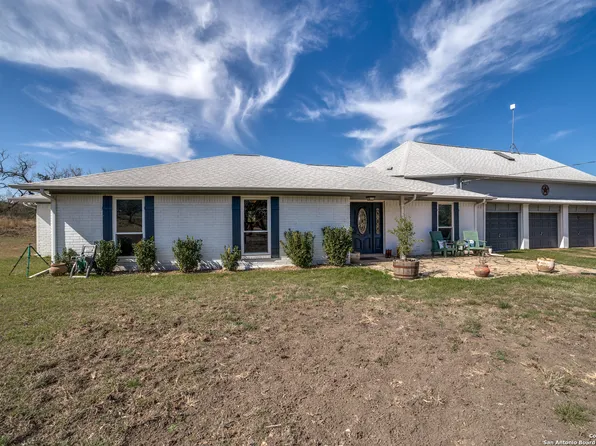 8415 County Road 279, Rio Medina, TX 78066