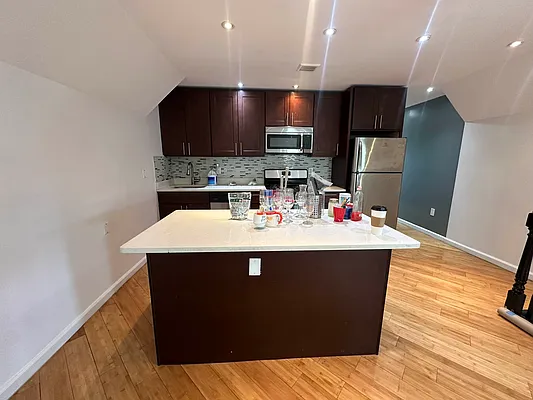 Rented by R New York | media 10