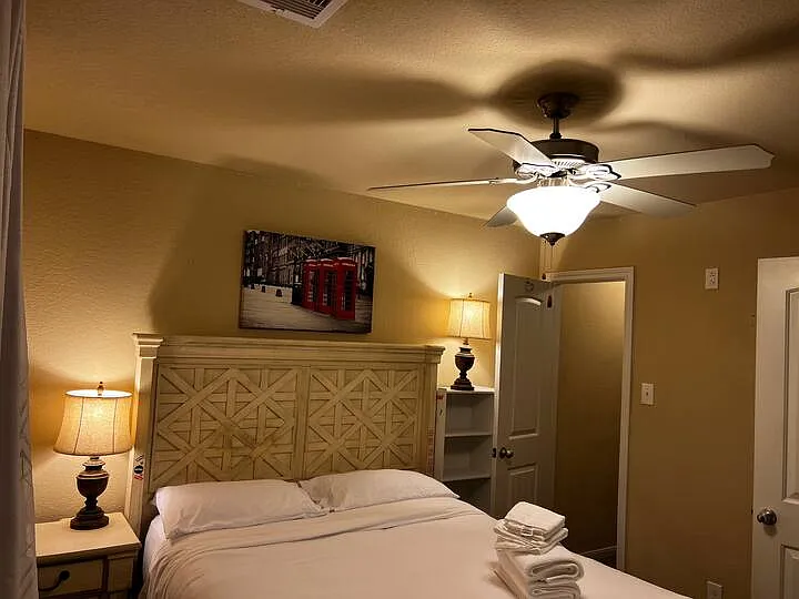 5 bed, 2.5 bath, 2193 sqft, $750 — Photo 2