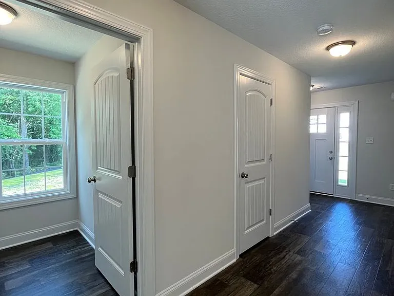 400 Amethyst Ct — Photo 2