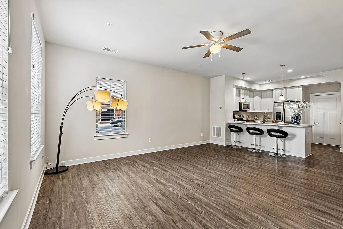 3 bed, 2.5 bath, 1600 sqft, $3,000 — Photo 4