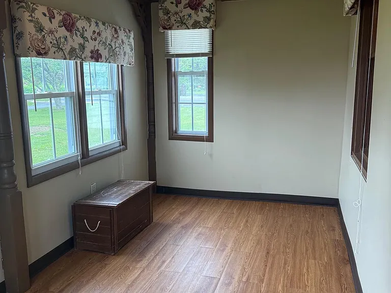590 Aiken Ave #MAIN — Photo 2