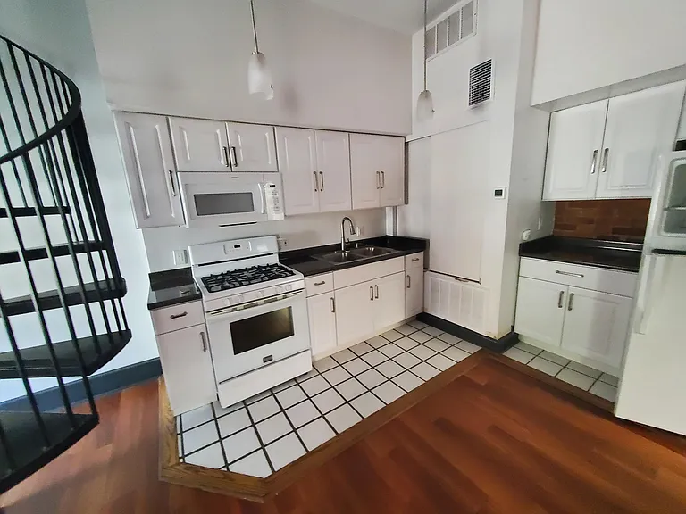 1323 Main St #2 — Photo 1