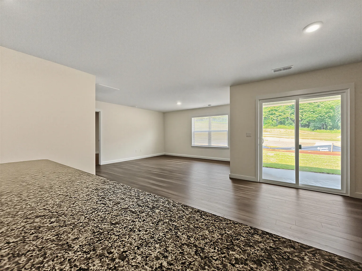 4 bed, 1774 sqft, $2,395 — Photo 4