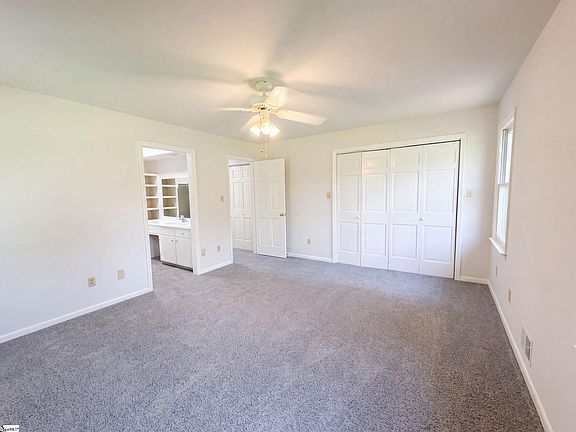 4th image of 604 Meadowbrook Dr
